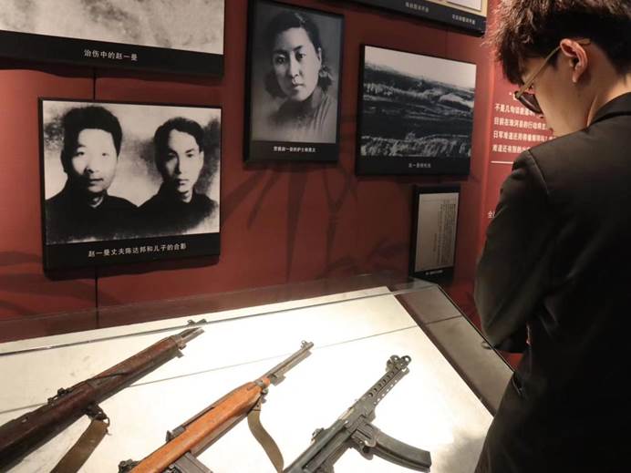 参观烈士纪念馆